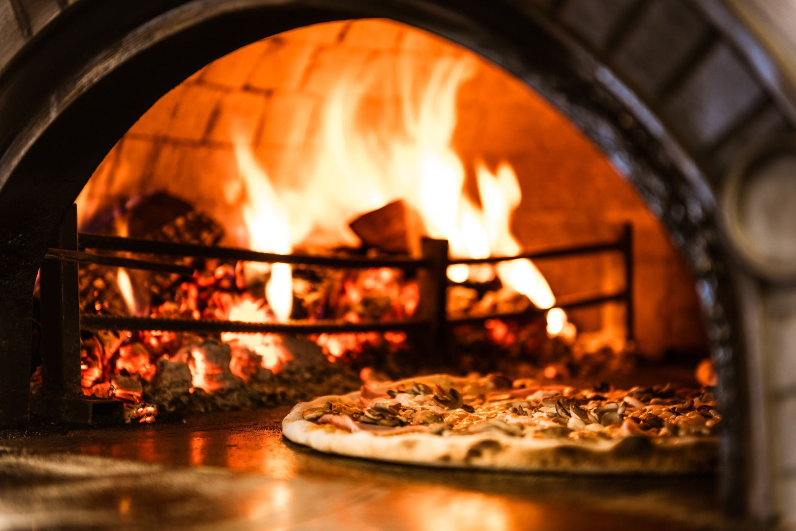 Best Wood for Pizza Ovens: What Chefs Recommend